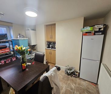 6 Bed - 65 Richmond Avenue, Hyde Park, Leeds - LS6 1DB - Student - Photo 2
