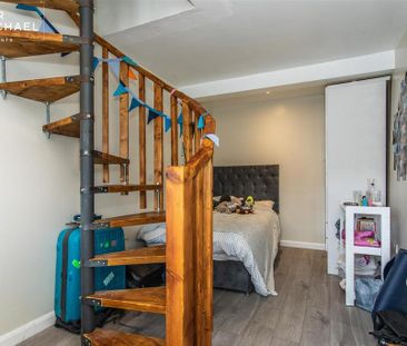 4 bedroom end of terrace house to rent - Photo 6