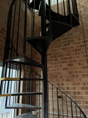 Residence above mechanic workshop - Photo 1