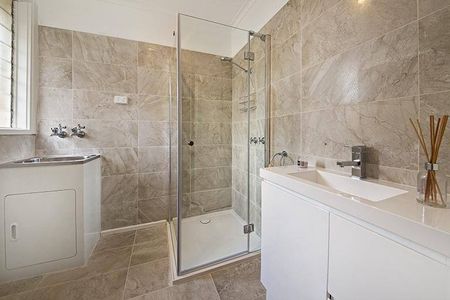 FANTASTIC LOCATION | SECONDS TO BEACH | LOW MAINTENANCE - Photo 3