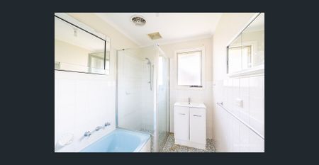 Neat and tidy home in quiet area - Photo 4