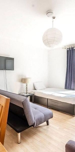 Marloes Road, South Kensington, London, W8 flat to rent - Photo 1