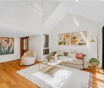 Three bedroom residence in the heart of Crows Nest. - Photo 2