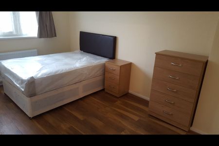 4 Bed Maisonette, Tidey Street, E3 - Photo 3