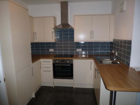 3 bedroom semi-detached house to rent - Photo 5