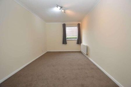 Chertsey, KT16 - Photo 3