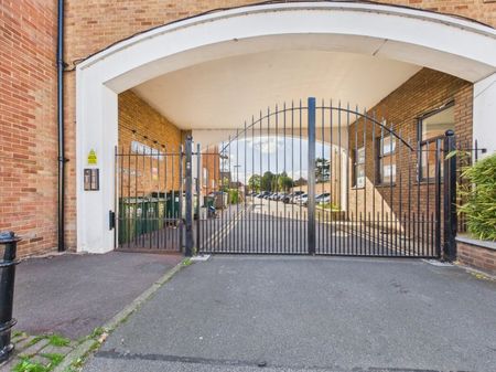 Elmcroft Drive, Ashford, Surrey,TW15 - Photo 2