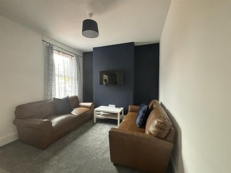 2 bedroom private hall to rent - Photo 2