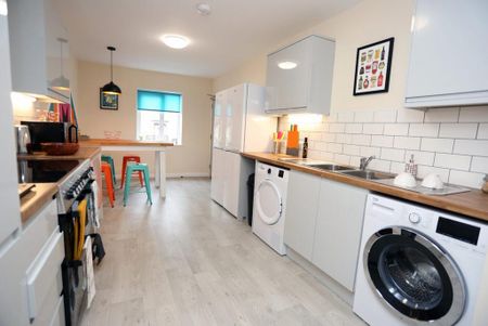 1 bedroom in a house share to rent - Photo 5