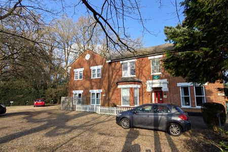 Heathview House, Woking - 1 bedroomProperty for lettings - Seymours - Photo 2