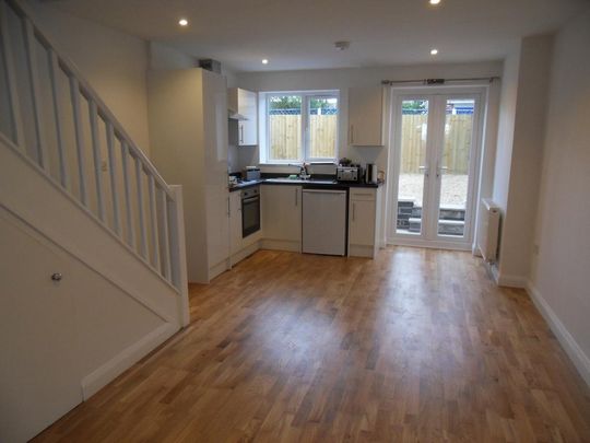 2 bedroom end of terrace house to rent - Photo 1