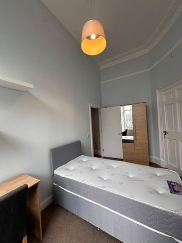 4 bedroom apartment to rent - Photo 4