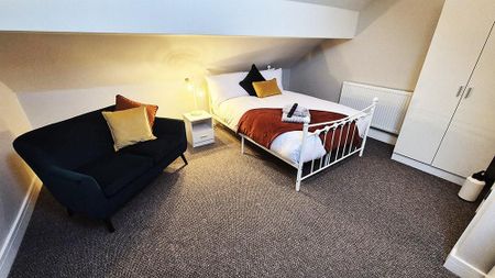 1 bedroom in a house share to rent - Photo 2