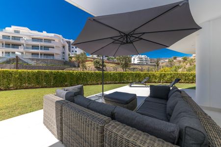 834483 - Apartment For rent in El Higueron, Benalmádena, Málaga, Spain - Photo 2