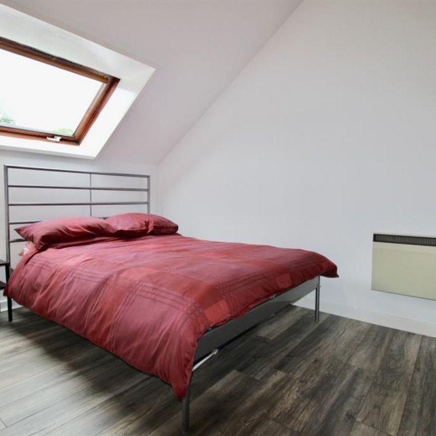 2 bedroom Flat To Let - Photo 1