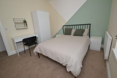2 bedroom terraced house to rent - Photo 4