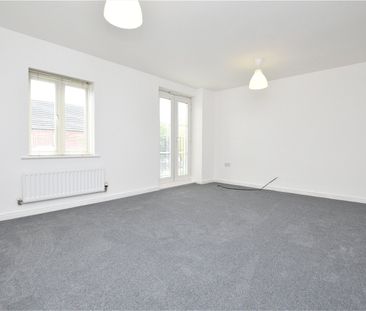 50, Dunlop Avenue, Leeds, West Yorkshire, LS12 6LE - Photo 2