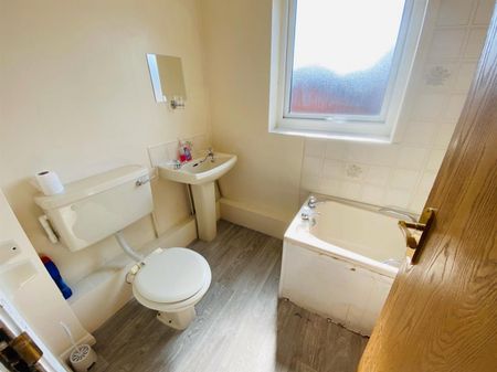 Godfrey Court, Longwell Green, BS30 - Photo 3