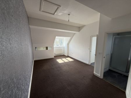 3 bed Town House - To Let - Photo 2