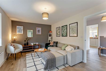 3 bedroom semi-detached house to rent - Photo 4