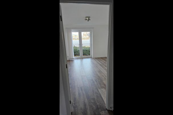 2 Bed Flat, Redding House, SE18 - Photo 1