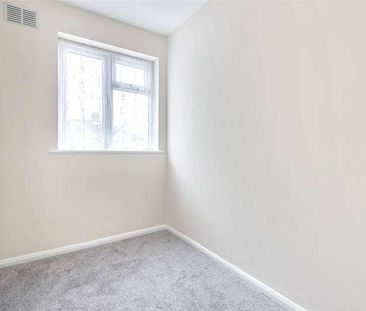 Heatherdene Close, Mitcham, Surrey, CR4 - Photo 6
