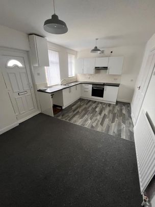2 bedroom end of terrace house to rent - Photo 1