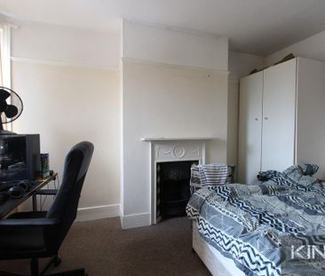 4 bedroom semi-detached house to rent - Photo 4