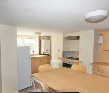 5 Bed - 17 Stanmore Street, Burley, Leeds - LS4 2RS - Student - Photo 1