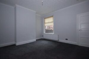 3 BEDROOM House - Terraced - Photo 5