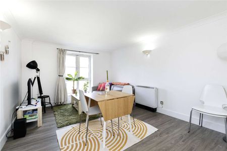 This stunning one bedroom flat is situated in the highly desirable Rodin Court - Photo 3