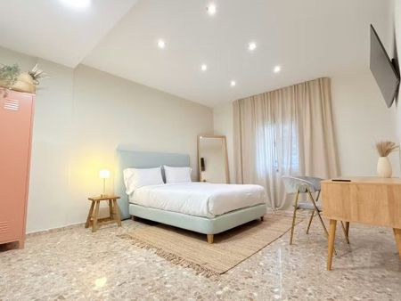 Carrer de lOmet, Valencia, Valencian Community 46011 - Photo 2