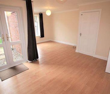 3 bedroom end of terrace house to rent - Photo 2