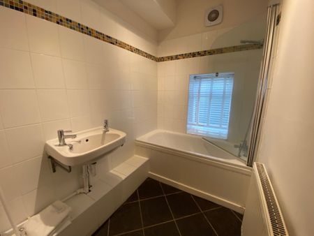 Flat 1 - Photo 5