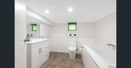 Coastal Living with 5 Bedrooms - Photo 5