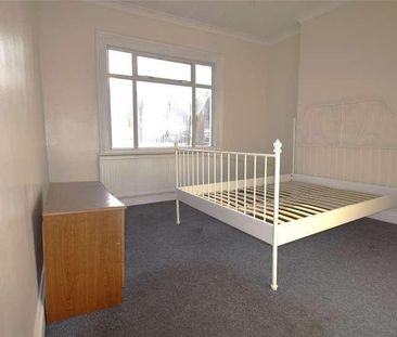 Yew Grove, London, NW2 - Photo 2