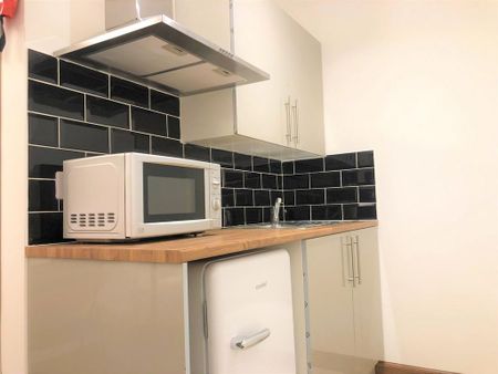 Studio to rent - Photo 2