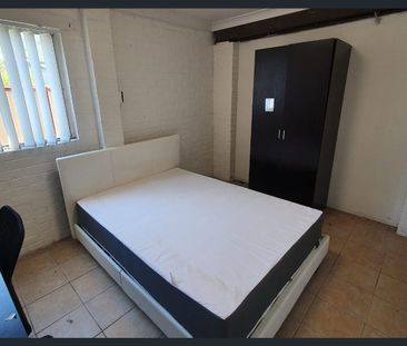 Private room for lease Canley Vale - single and double room - Photo 4