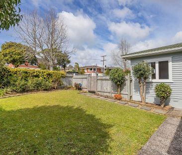 Character & Convenience in the Heart of Northcote - Photo 3