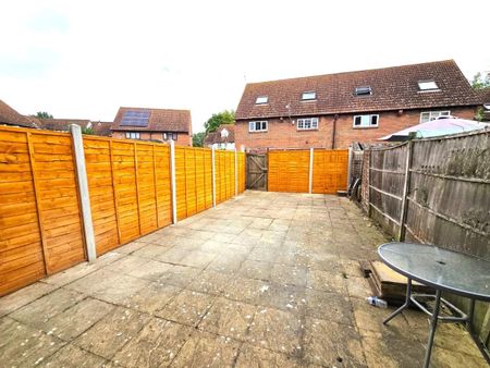 Nickelby Close, London - Photo 2