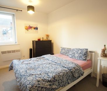 2 bedroom Flat to let - Photo 3