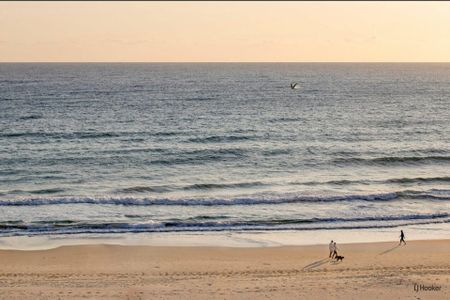 TWO BEDROOM RENOVATED BEACH PAD - AMAZING LOCATION! - Photo 2