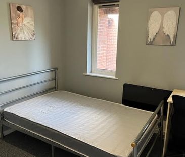 2 Bed Flat, Lenton, NG7 - Photo 6