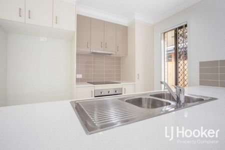 Modern 3 Bedroom Home Offering Family Lifestyle! - Photo 4