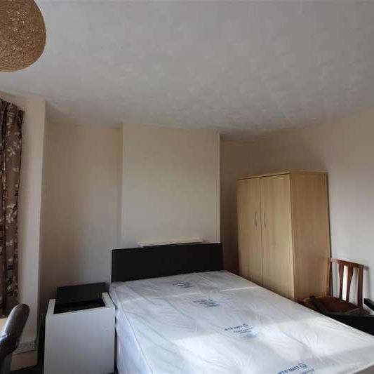 Newcombe Road, Southampton, SO15 - Photo 1