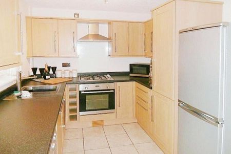 2 bedroom semi-detached house to rent - Photo 2