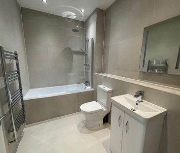 2 bedroom mews to rent - Photo 6