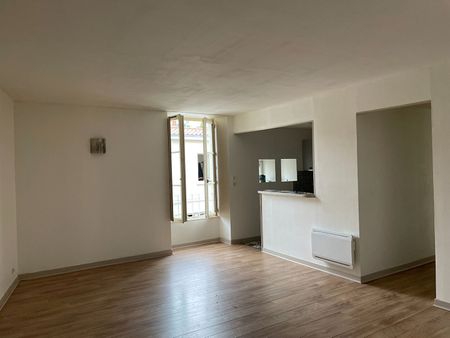 Location appartement 3 pièces, 72.00m², Fontenay-le-Comte - Photo 5