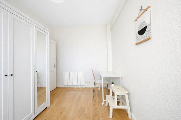 Room in a Shared Flat, Goldhawk Road, W12 - Photo 1