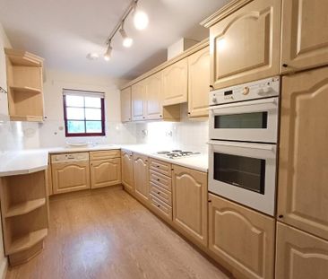 2 bed flat for rent in Orchard Brae - Photo 1